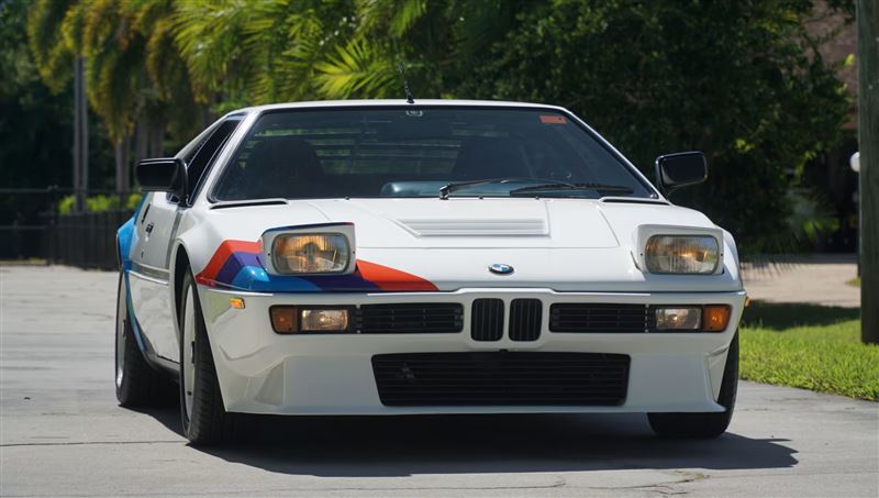 這輛BMW M1具有F1傳奇車手的身分加持。（圖／翻攝Mecum網站）