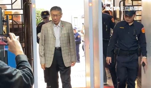 柯文哲現身北院！媒體問「高虹安」他快閃