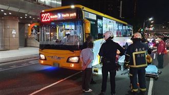 北市公車停讓行人再起步卻「輾斃單車婦」