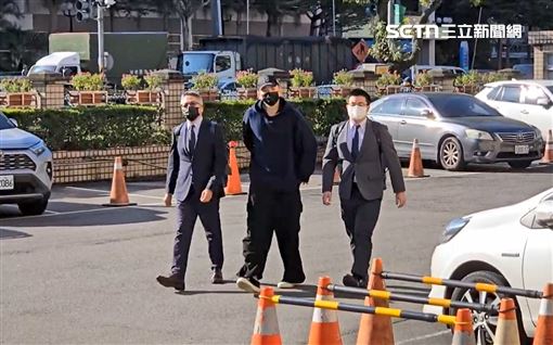 新／王大陸替女友討債　2人低調現身法院