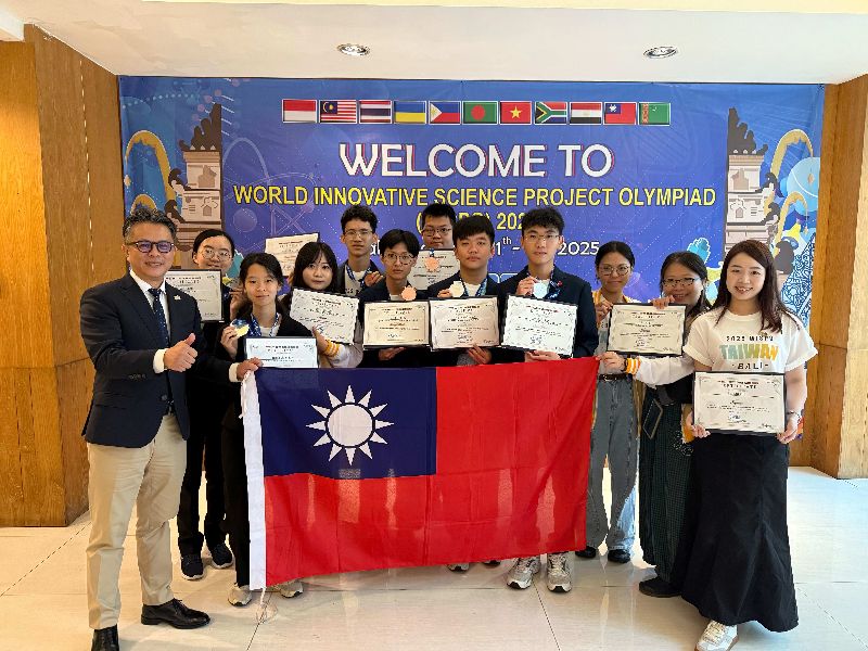 台灣學子首度參加印尼科展　獲3銀1銅科教館辦理2025台灣國際科學展覽會，選拔優秀青年科學家，代表台灣赴印尼參加「印尼世界創新科學項目奧林匹克競賽」，4件參賽作品共獲得3銀1銅。（圖／中央社）
