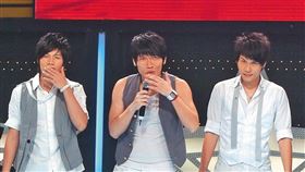 周定緯（右）、楊宗緯（中）、潘裕文（左）從星光一班畢業，之後傳出楊宗緯不在戰友們的群組裡。