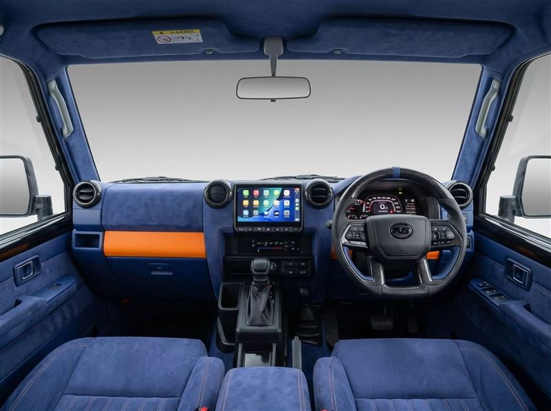 碳纖維方向盤與空調飾件、厚實地毯，再加上9吋中控主機。（圖／翻攝PVS Automotive網站）