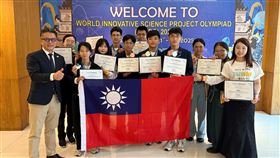 台灣學子首度參加印尼科展　獲3銀1銅科教館辦理2025台灣國際科學展覽會，選拔優秀青年科學家，代表台灣赴印尼參加「印尼世界創新科學項目奧林匹克競賽」，4件參賽作品共獲得3銀1銅。（科教館提供）中央社記者許秩維傳真　114年12月17日