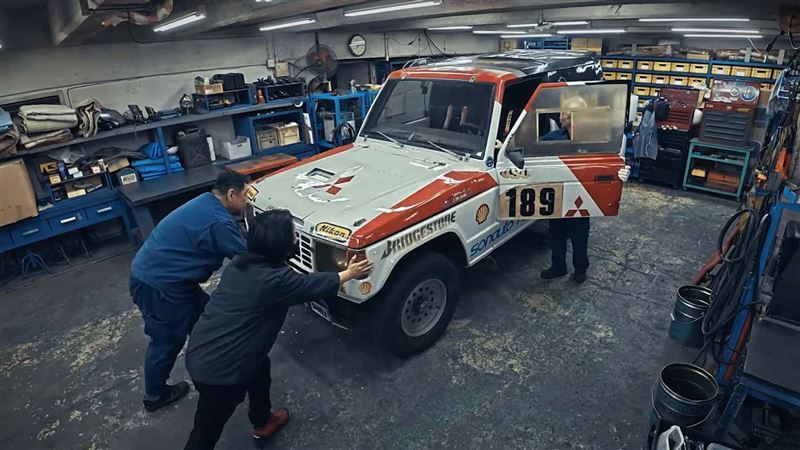 車身上當年比賽留下的刮痕與凹陷全數保留，只針對塗裝細節整理。（圖／翻攝Mitsubishi網站）