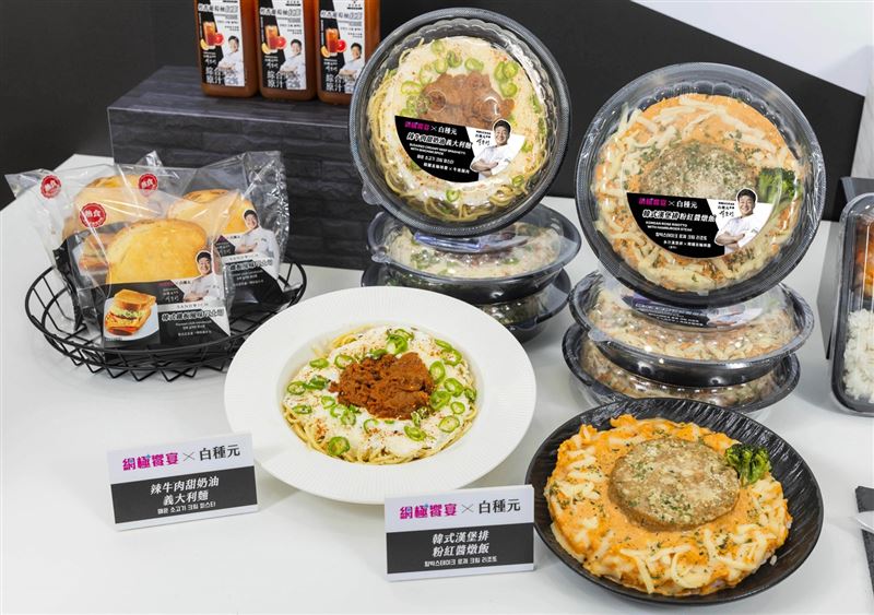 新品首推「韓式漢堡排粉紅醬燉飯」、「辣牛肉甜奶油義大利麵」。(圖／7-ELEVEN提供)