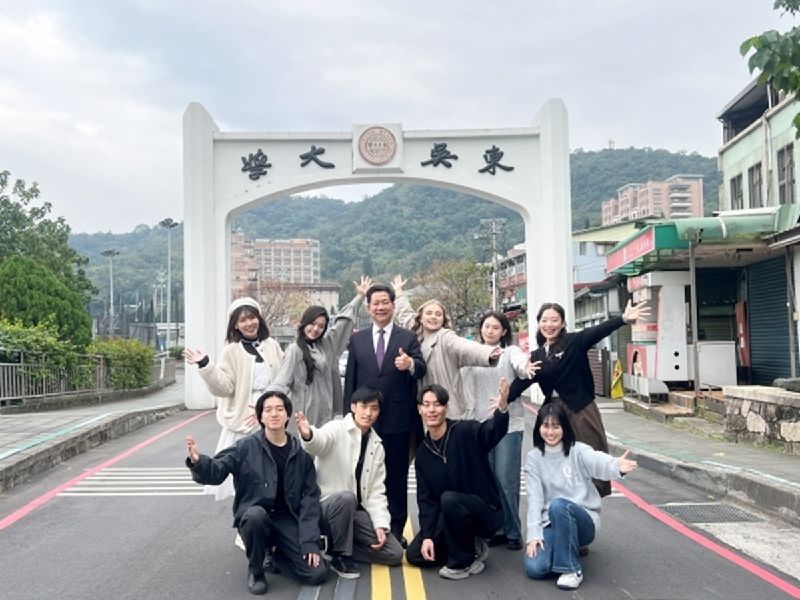 新生最多4年領240萬東吳大學宣布，115學年度起設立「東吳大學端木愷校長獎學金」，學測或分科測驗成績表現特別傑出，並以東吳為第1志願錄取的新生，最高4年可獲新台幣240萬元獎勵。（圖／中央社）