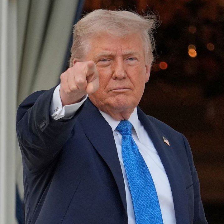 美國總統川普。川普於16日簽署公告，將全面禁止入境的國家擴大為19個，並且外加巴勒斯坦，引發國內議員批評「種族歧視無極限」。（圖／翻攝自X平台 @ElectionWiz）