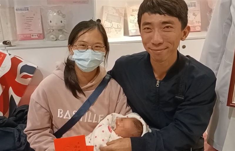 王姓夫妻生下4男2女晉升6寶爸媽，大兒子已經12歲。(圖／翻攝畫面)