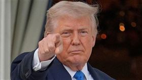 美國總統川普。川普於16日簽署公告，將全面禁止入境的國家擴大為19個，並且外加巴勒斯坦，引發國內議員批評「種族歧視無極限」。（圖／翻攝自X平台 @ElectionWiz）