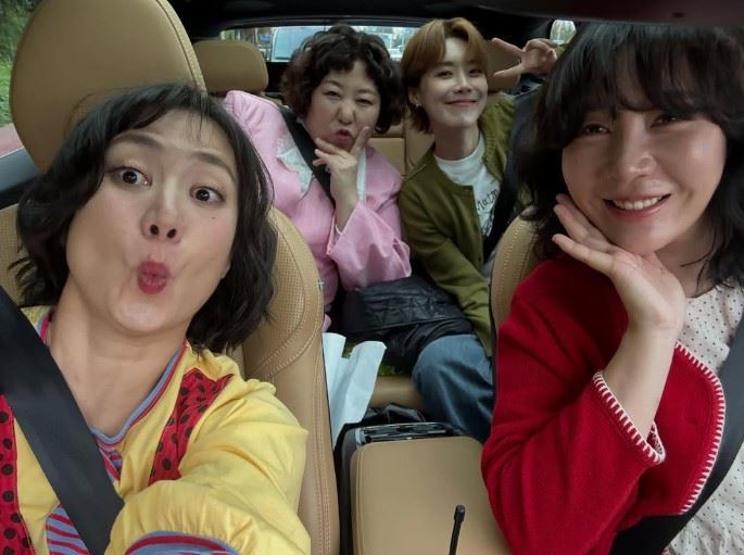 朴娜勑（左）涉嫌霸凌等爭議被製作組取消拍攝。（圖／翻攝自IG @wooju1025）