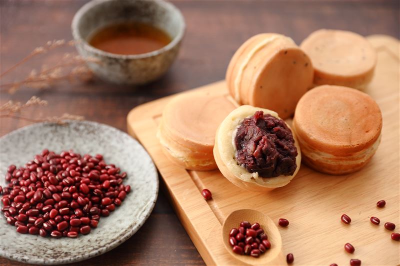 「喜樂紅豆餅」加碼送紅豆餅給翡翠騎士，促進台日友情。(圖／文化總會提供）