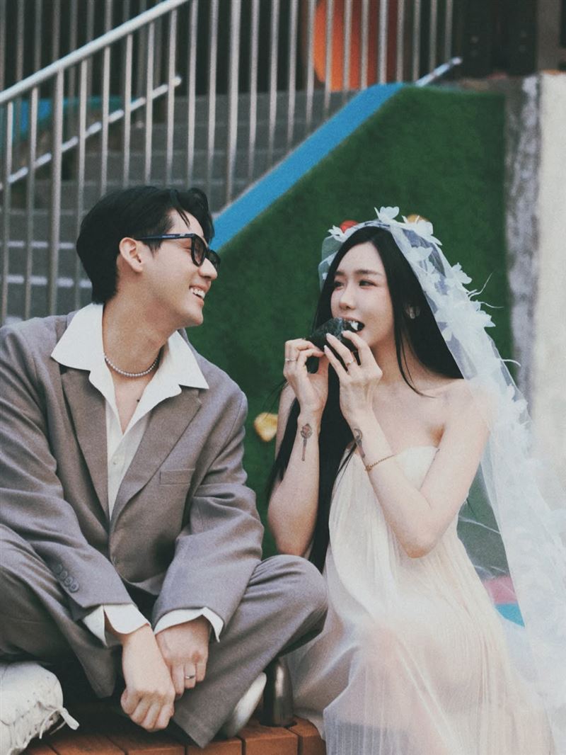 李玉璽與許允樂結婚。（圖／翻攝自臉書）