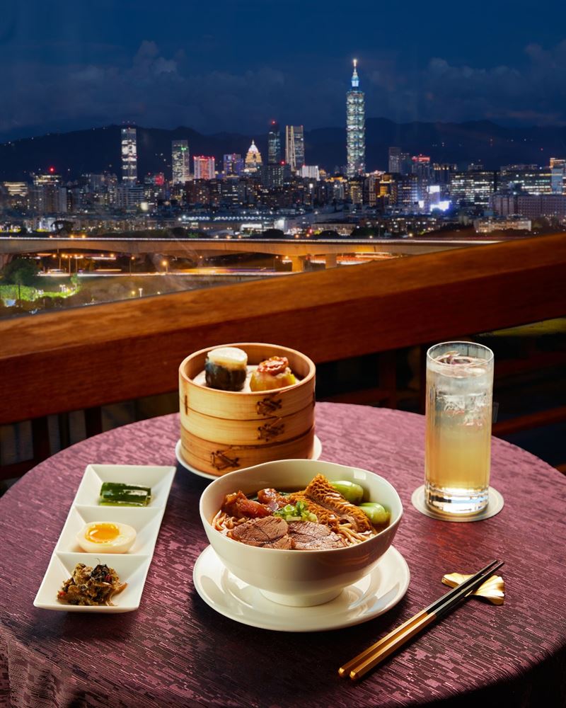 圓山大飯店準備金龍餐廳招牌廣式牛肉麵當兩校宵夜。（圖／圓山大飯店）