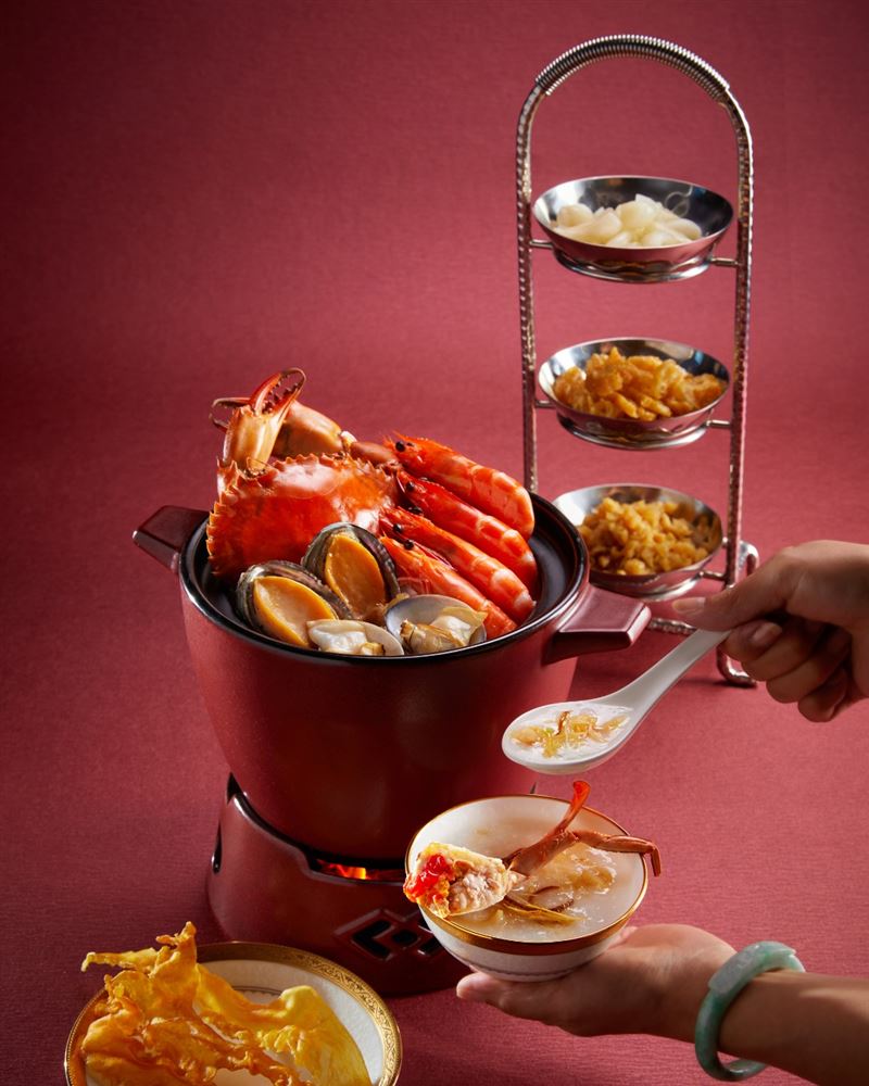 圓山大飯店準備金龍餐廳蝦與蟹醬熬製的蝦冰蟹醬粥當兩校高校生的宵夜。（圖／圓山大飯店）