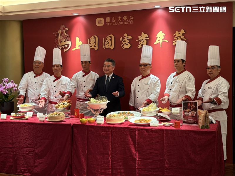 圓山大飯店今年首度集結台北圓山、圓山聯誼會與高雄圓山共六大主廚聯手推出外帶年菜。（圖／記者李育道攝影）