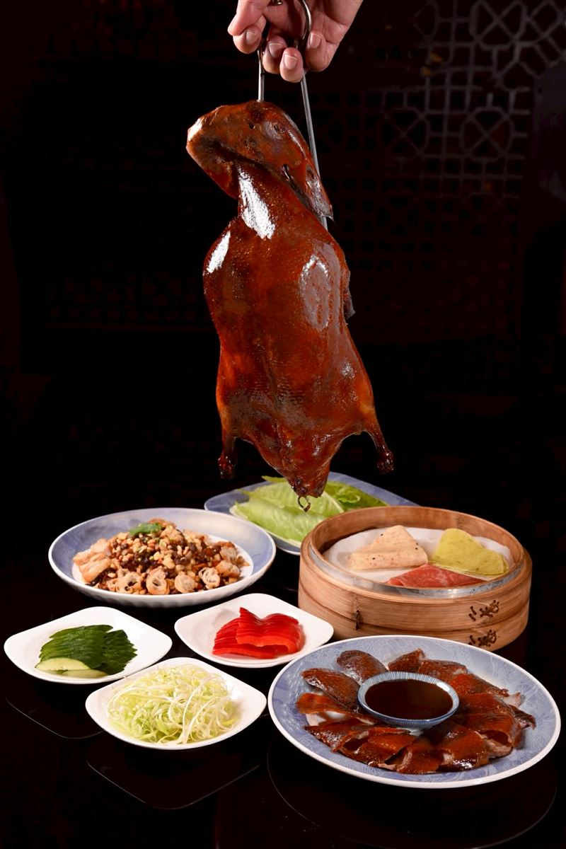 味坊中餐廳旗艦級人氣指標「港式烤鴨宴」。（圖／品牌業者提供）