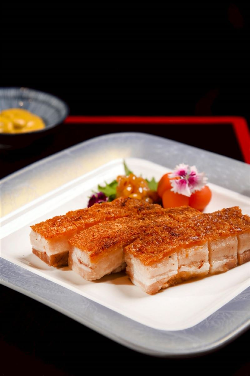 脆皮黃金燒腩肉。（圖／品牌業者提供）