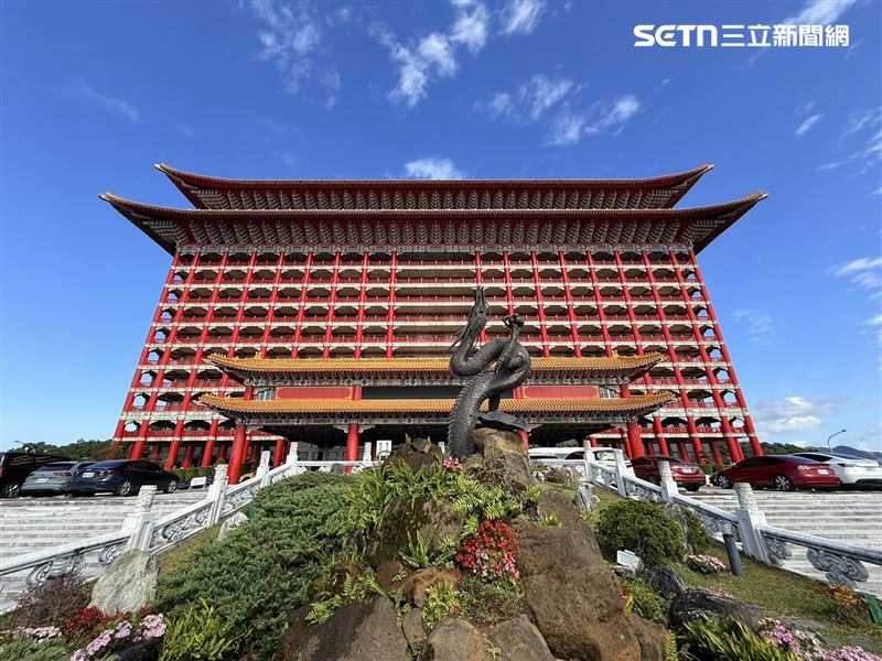 圓山大飯店室外「台灣神社神龍噴泉」去年11月正式亮相。（圖／記者李育道攝影）