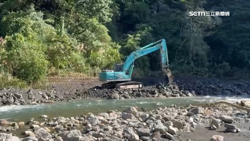 芃芃溫泉進行防汛工程，為了安全考量先做溫泉水道引道作業
