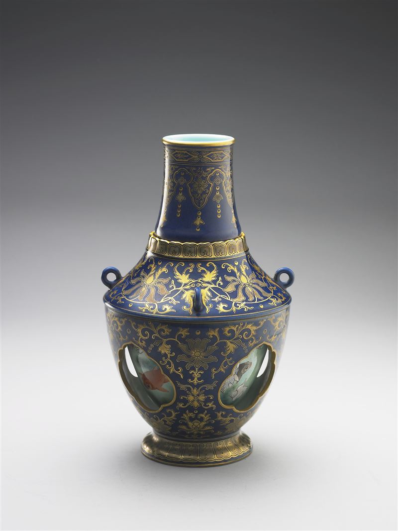 霽青釉描金游魚轉心瓶。（圖／國立故宮博物院提供）