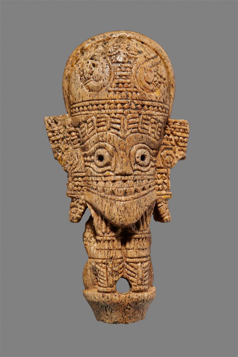 骨質人形刀柄。（圖／蘭陽博物館提供）