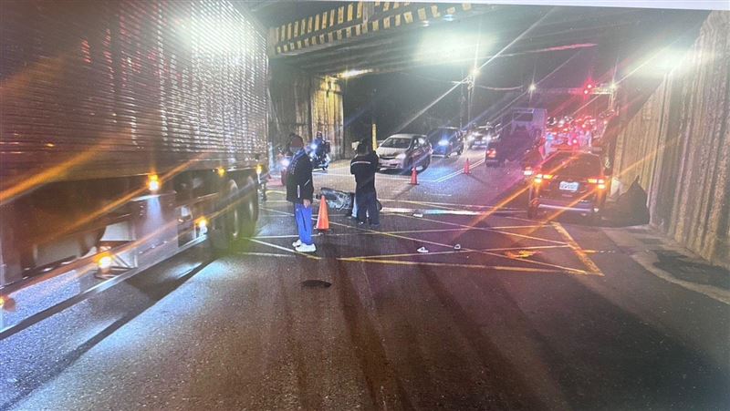 曳引車撞左轉婦「車輪輾頭」家屬淚求行車