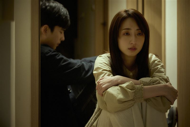 《如果我不曾見過太陽》曾敬驊、柯佳嬿。(圖/Netflix提供)