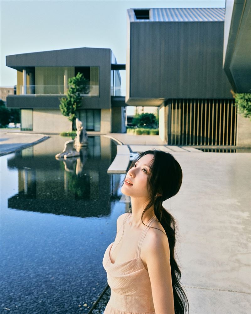 舒華以桃園女兒的視角，引領全球粉絲走入一段「桃園感性」的城市敘事。（圖／桃園電子報提供）