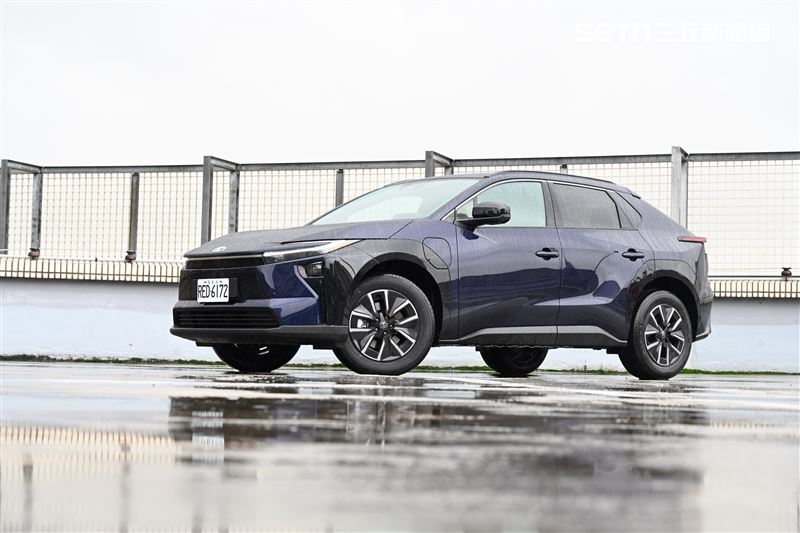 Toyota bZ4X電動休旅車。（記者鍾釗榛攝影）