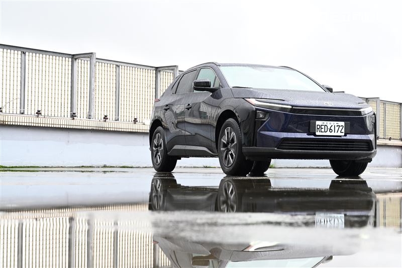 74.7kWh電池讓續航一口氣來到743公里。（記者鍾釗榛攝影）