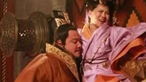 凌虐女真女子「銀牌天使」玩掉了大遼江山