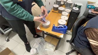 補教師賣盜版教材　3年侵權180億賺1500萬