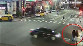 毒駕,衝撞,車禍,路人,斷腿,撞擊,畫面,新北,三重（圖／翻攝畫面）