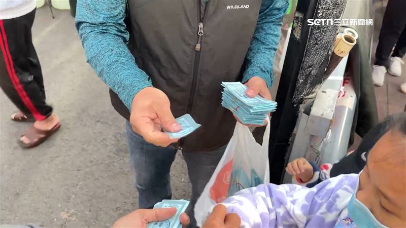 夜市管委會大手筆準備1500份「夜市專用200元消費券」，想刺激消費