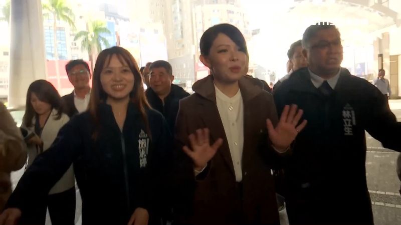 高虹安（中）將回市府上班
