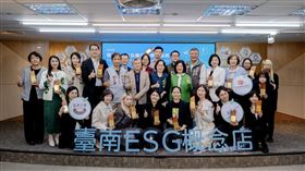 台塩生技健康店榮獲「2025台南市商業服務業ESG概念店」認證，成為製造業跨足永續零售的示範門市。（圖／台鹽提供） 