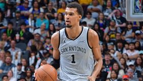 NBA馬刺主將「法國怪物」溫班亞瑪（Victor Wembanyama）。（圖／翻攝自X平台 @NBA）