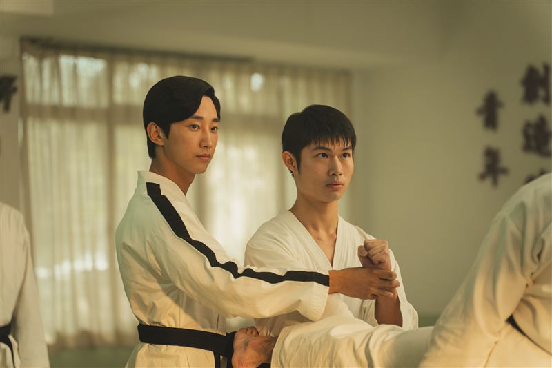 郭子乾兒子郭德君在《那張照片裡的我們》和振永有不少動作對手戲。（圖／瀚草文創GrX STUDIO提供）