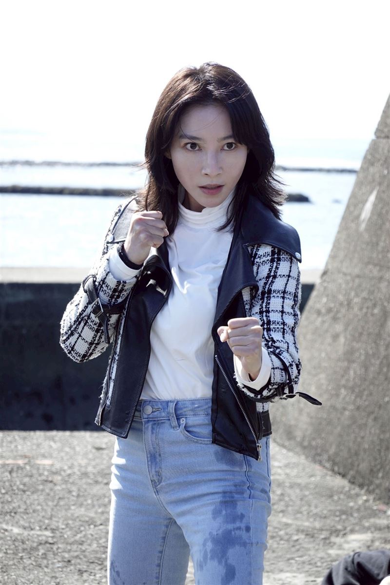 張家瑋堅持親自上陣打鬥戲。（圖／民視提供）