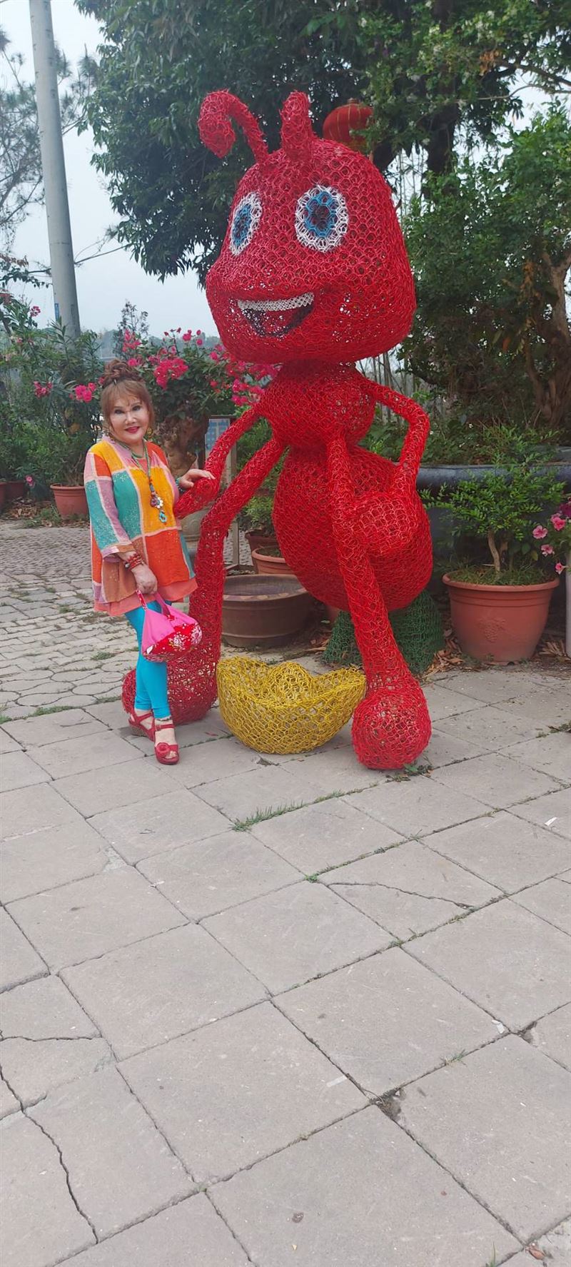 78歲澎澎出遊。（圖／經紀人提供）