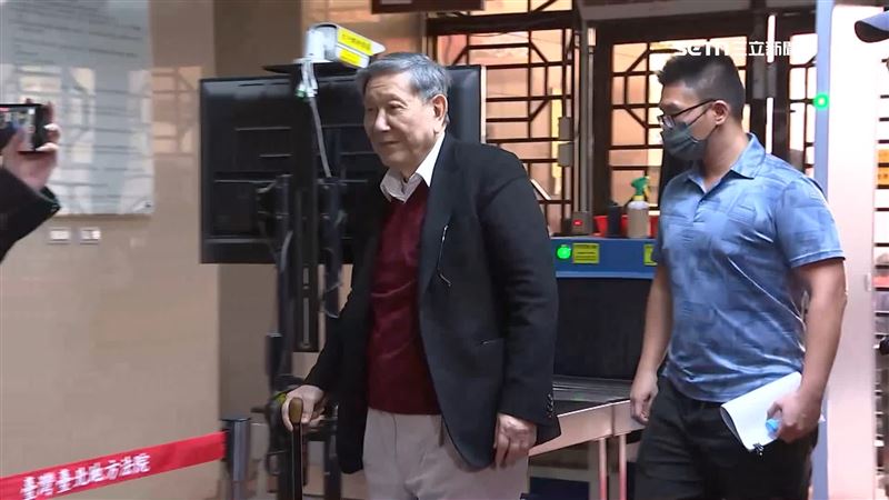 劉泰英在回憶錄中透露，曾在金融風暴幫過沈慶京（左），「小沈」過度膨脹與貪婪才導致今日局面