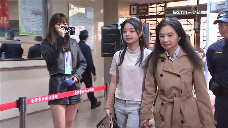 劉泰英透露，應曉薇（右）當年是靠他幫忙，才獲國民黨提名當選北市議員