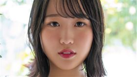 日本現役體育老師「南見京」擁有K罩杯美胸，再加上170公分高身長，近期出道拍AV。（圖／翻攝自Ｘ）