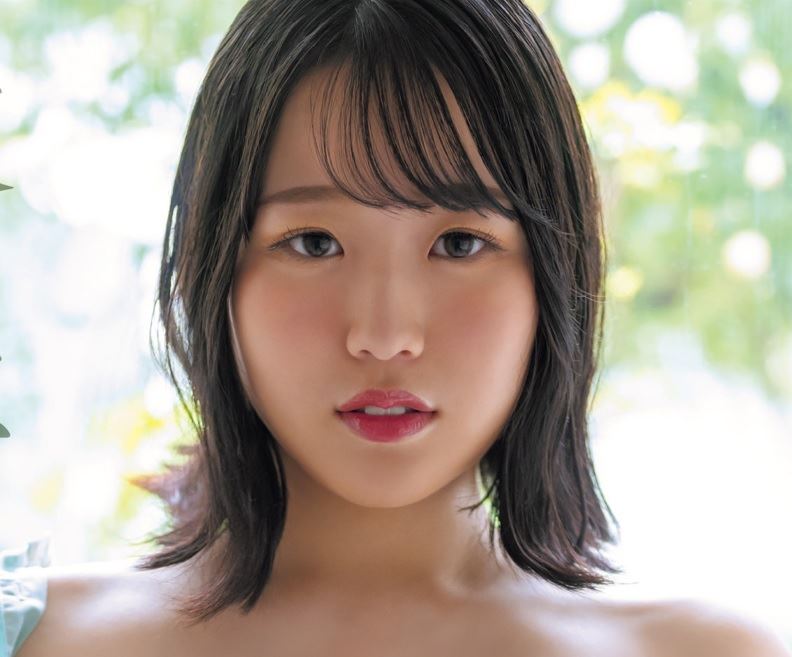 日本現役體育老師「南見京」擁有K罩杯美胸，再加上170公分高身長，近期出道拍AV。（圖／翻攝自Ｘ）