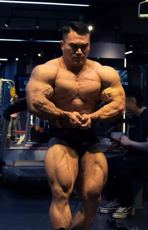 好友透露，王崑是感冒了依然運動誘發了心肌炎，但部分網友質疑，大概率也和注射類固醇有著難以撇清的關聯。（圖／翻攝自微博）