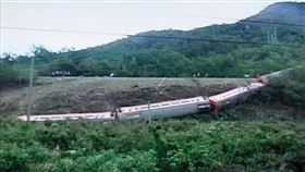 19年前，一輛台鐵莒光號列車在屏東出軌翻覆，背後竟暗藏殺妻詐保內幕。（東森新聞提供）