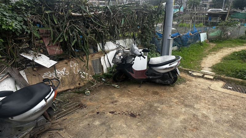 陳姓老翁因種菜問題與葉男發生口角,遭對方持刀砍傷。(圖/翻攝畫面)