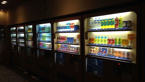 日販賣機吐出蔣中正他愣住　台人喊超丟臉