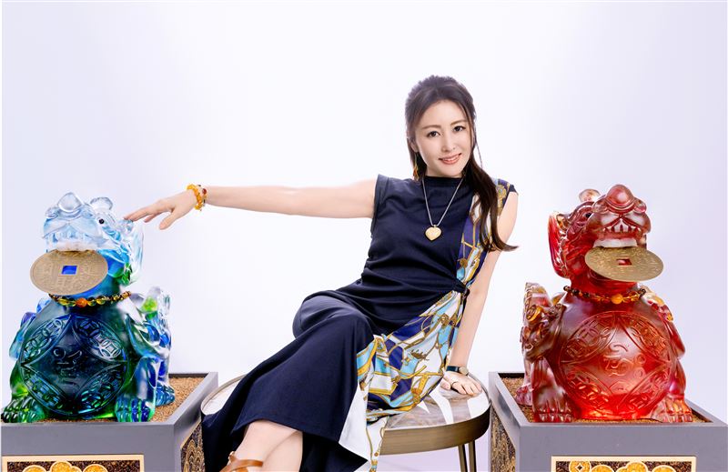 麻衣已經開始教10歲的兒子投資,認為要投資分散。(圖/鏡藝宏海提供、服裝iROO提供)